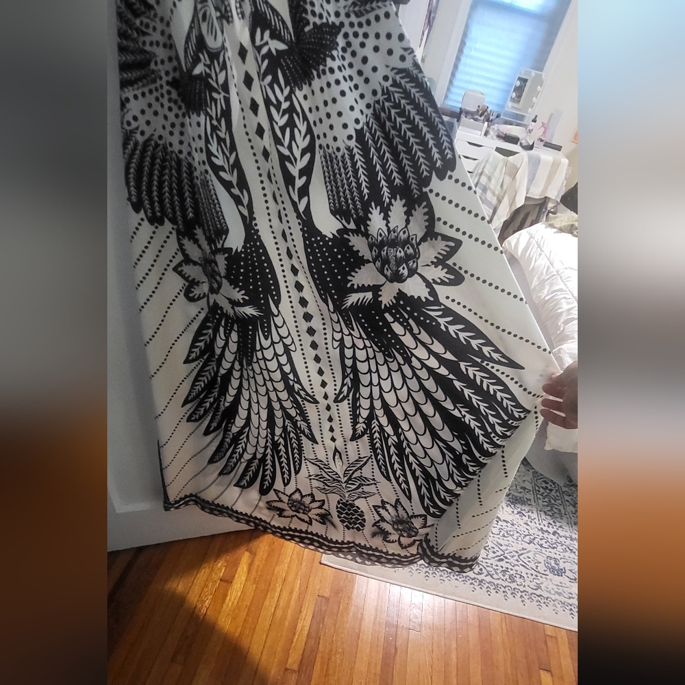 Black and White Maxi Dress 🖤🤍🖤 - Picture 5 of 7